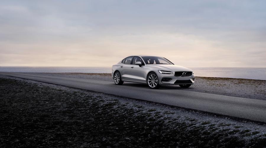  Volvo S60 T6 Momentum 2018 года  (WW) (фото 1 из 8)